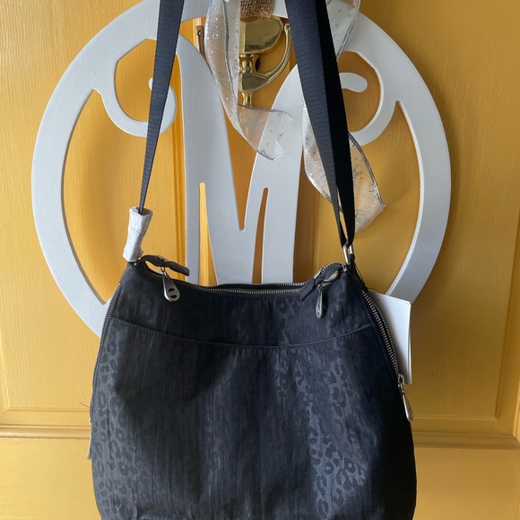 Brand new bag never used nylon material easy to clean has lots of pockets f - Picture 2 of 3